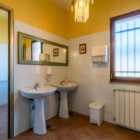 7 Bedroom Amazing In Holiday home